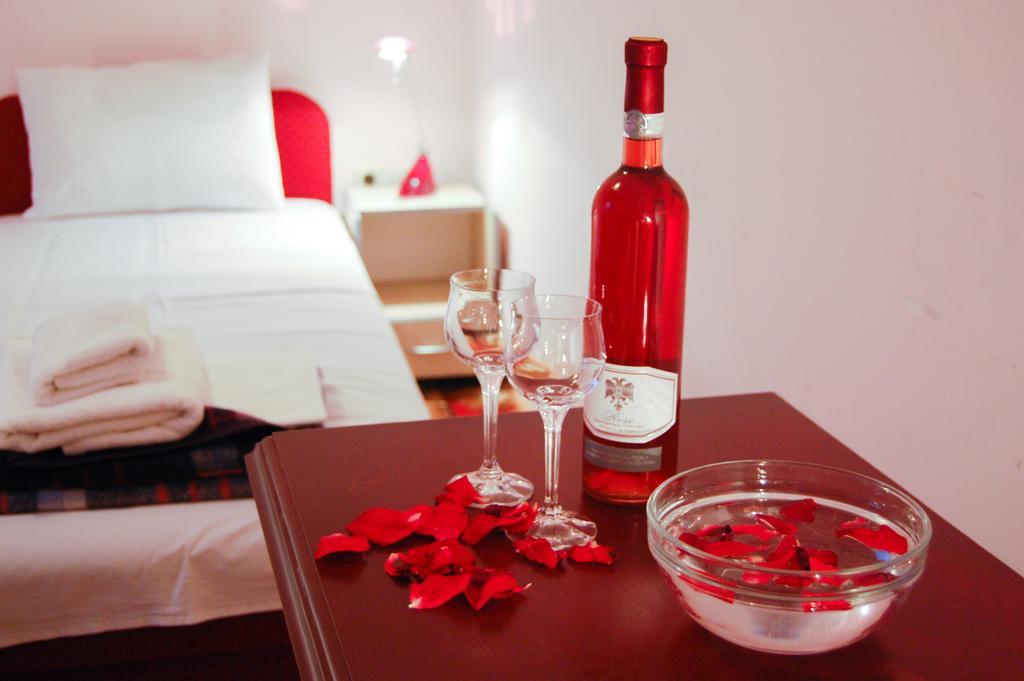 Hotel Montenegro Струга Екстер'єр фото