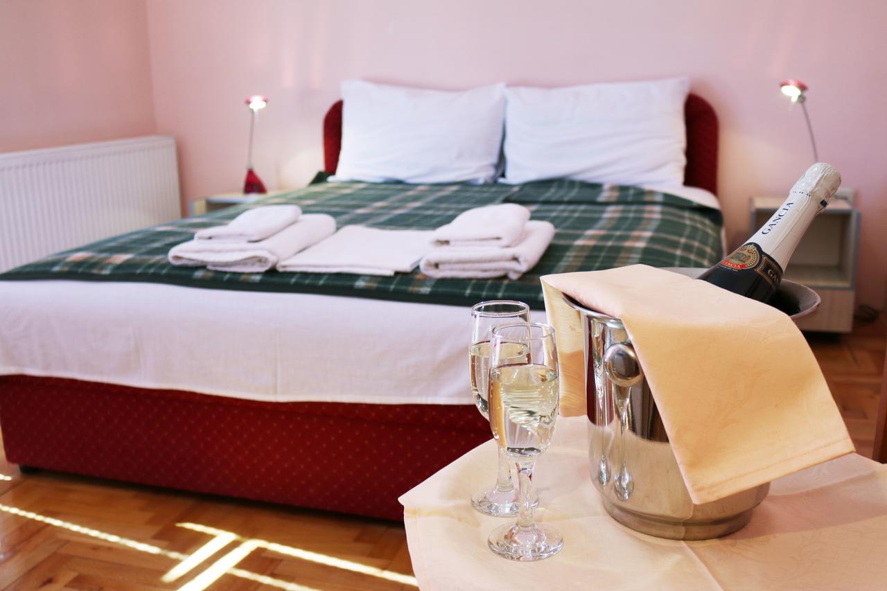 Hotel Montenegro Струга Екстер'єр фото