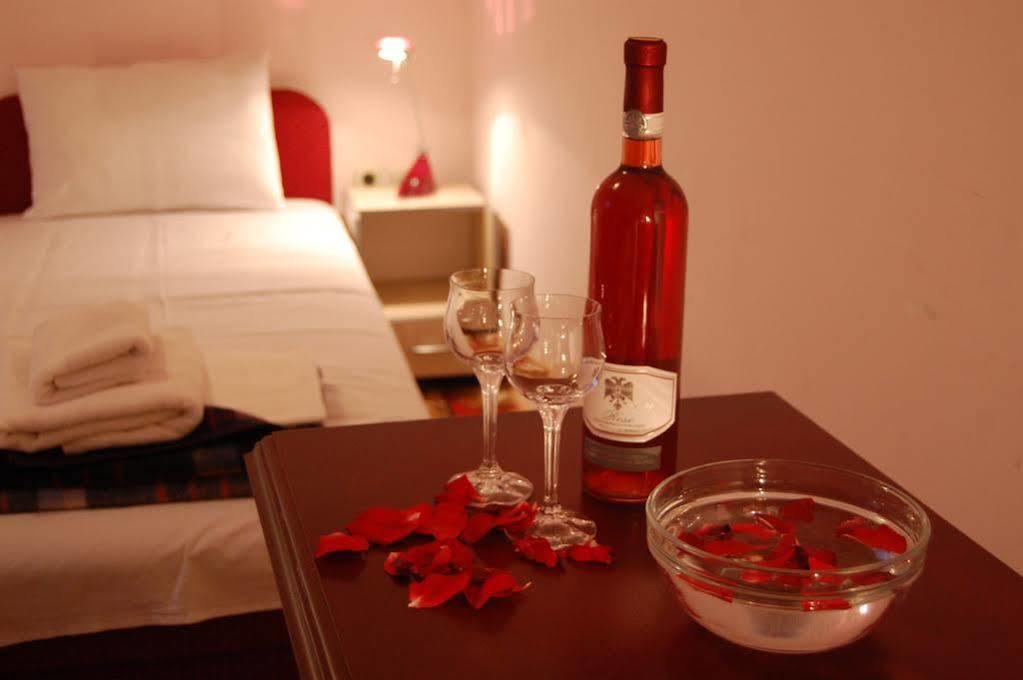 Hotel Montenegro Струга Екстер'єр фото