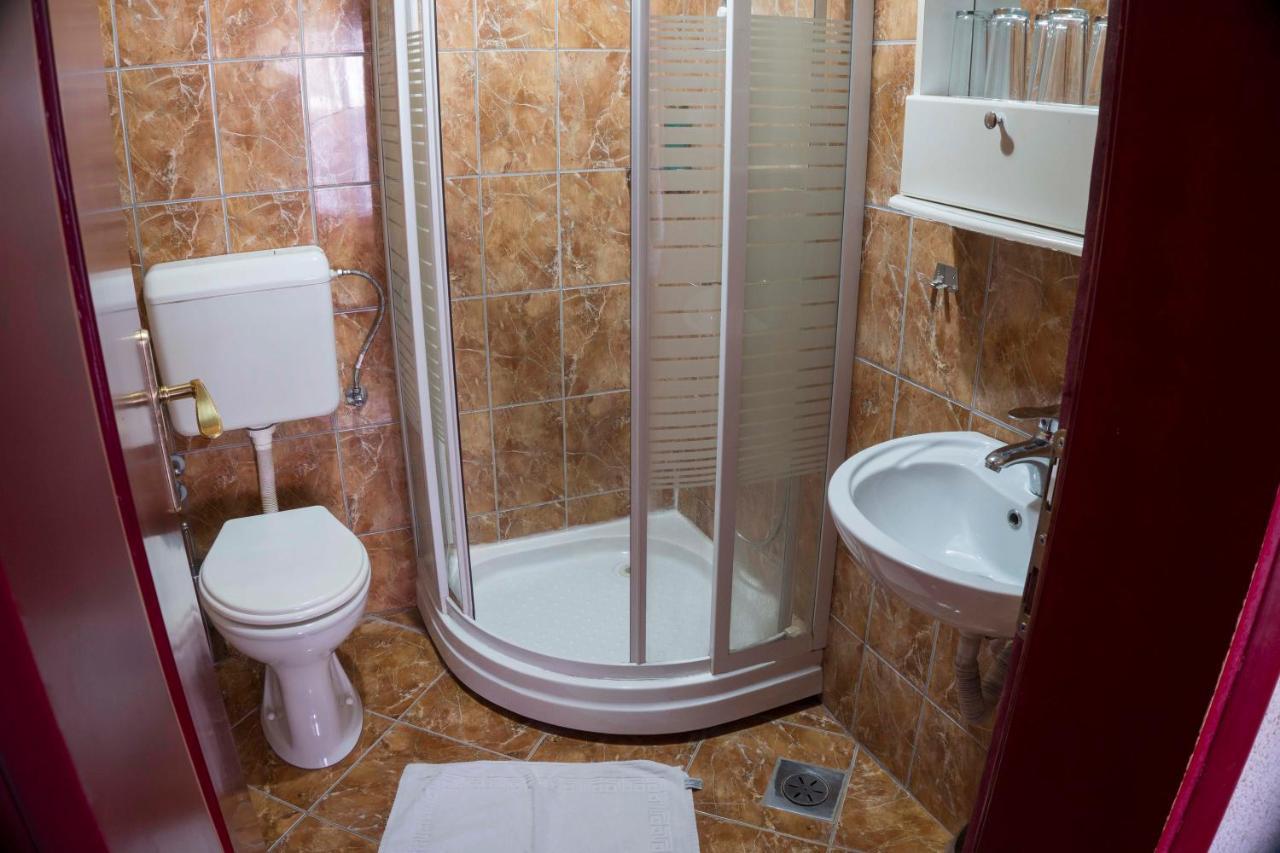 Hotel Montenegro Струга Екстер'єр фото